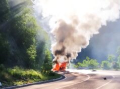 STRAŠNA NESREĆA: Motociklist poginuo, a automobil sa kojim se sudario izgorio