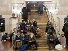 U Kijevu stanice metroa postaju skloništa, ljudi se sklanjaju zbog straha od ruskih napada! (Foto)