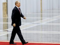 PUTINOVA “TAJNA”: Evo zašto desnu ruku uvijek drži skoro nepokretnu, nismo ni slutili!