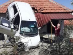 Nesvakidašnja nesreća u BiH: Automobil joj “sletio” ispred kućnog praga