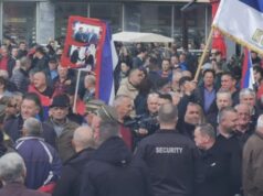 Govornik na skupu u Banjaluci upitao okupljenu masu: Jeste li vi genocidan narod? Uslijedio gromoglasan odgovor: Jesmo! (Video)