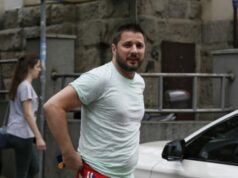 Miljković demolirao market na Bežanijskoj kosi: Muž Lune Đogani uletio u lokal, polomio vrata i prijetio zaposlenima!