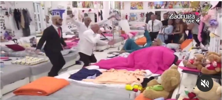 VODILI LJUBAV DOK SU IH SVI GLEDALI: Najbizarnija scena ikada emitovana na televiziji