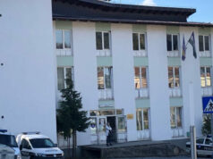Velika tragedija u Cazinu: Maturant pištoljem izvršio samoubistvo u porodičnoj kući