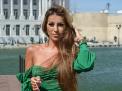 FAM FATAL ZADRUGE 5: Dalila se skinula u tanga kupaći, pokazala baš sve! Stomak i zadnjica na udaru! (Video)