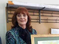 OVO JE ŽENA KOJU JE UBIO SIN U KAKNJU: OD PROFESORICE SE OPRAŠTAJU BIVŠI UČENICI