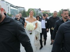 Dijamantska ogrlica bode oči: Katarina Grujić i Gobelja zablistali na vjenčanju! (Foto)