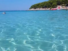 DRUGA STRANA CIJENA NA JADRANU/ Nije svugdje tako skupo: Na jednoj od najljepših plaža u Hrvatskoj kafu ćete plati samo 1,80 KM!
