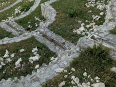 FOTO&VIDEO/ HULIGANSTVO ILI ČISTI FAŠIZAM/ Partizansko groblje u Mostaru devastirano kao nikad ranije: Razbijeno je svih 700 spomen-ploča