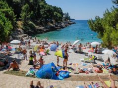 Na popularnoj plaži u Hrvatskoj zabranjeno donijeti sok, sendvič ili ležaljku?