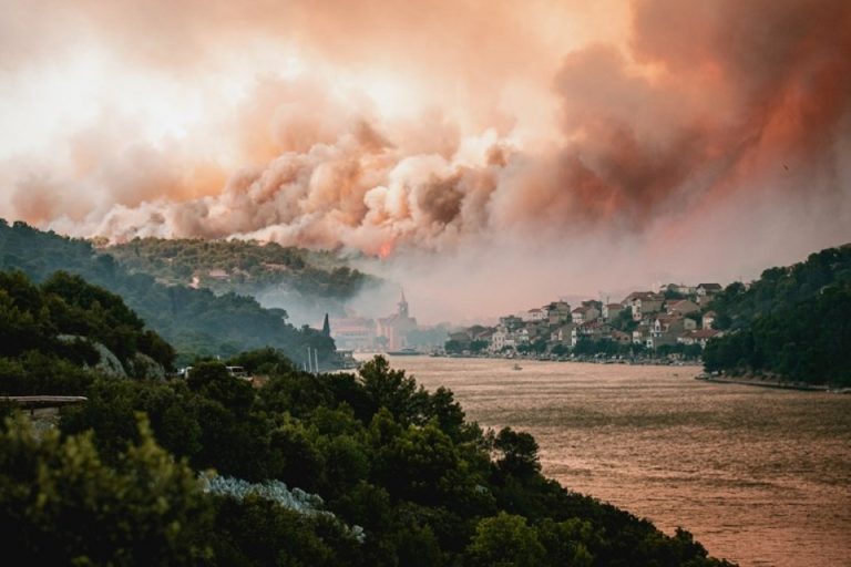 Ovo su slike ogromnog požara kod Šibenika! (Foto)