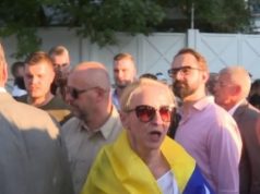 JOŠ MALO DRAME SA PROTESTA ISPRED OHR-A/ Kad Sebija Izetbegović brani supruga od ‘neugodne’ sugrađanke: ‘Ne možete tako lupetati! Pojma vi nemate!’