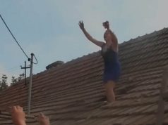 Slavlje izmaklo kontroli: Kuma se popela na krov pa bacala crijepove! (Video)
