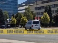 (VIDEO) STVARNO SVAŠTA/ Pogledajte šta je uradio vozač kombija u Sarajevu: Suprotnim smjerom, preko šina do cilja…