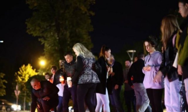 Mostarci ispred Kosače zapalili svijeće za porodicu Krstić!