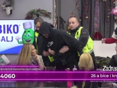 ‘HOĆEŠ DA ME UDARIŠ?!’ Zvezdan kao razjareni bik krenuo prema bivšoj, Anđela trčala za njim, dok ga je smirena Ana potukla riječima! (VIDEO)