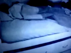 POSTAVILA JE KAMERU U KĆERKINU SOBU I GLEDALA JE KAKO SPAVA: Kada je vidjela šta je izašlo iz kreveta doživjela horor