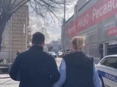 “ZOVITE POLICIJU!” Haos ispred Urgentnog ne prestaje – Miljanu i Bebicu izbacili iz bolnice