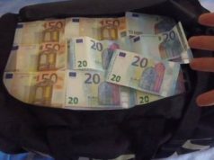 Djevojka pronašla punu torbu novčanica pa ih dijelila rodbini i prijateljima