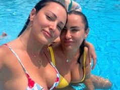 Prijovićka objavila brutalan selfi sa majkom Borkom iz bazena: U prvom planu grudi u bikiniju, kao sestre su