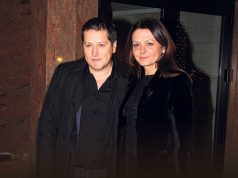 Svi gledaju u njene noge: Aco Pejović sa suprugom u izlasku, Bilja nikad atraktivnija FOTO