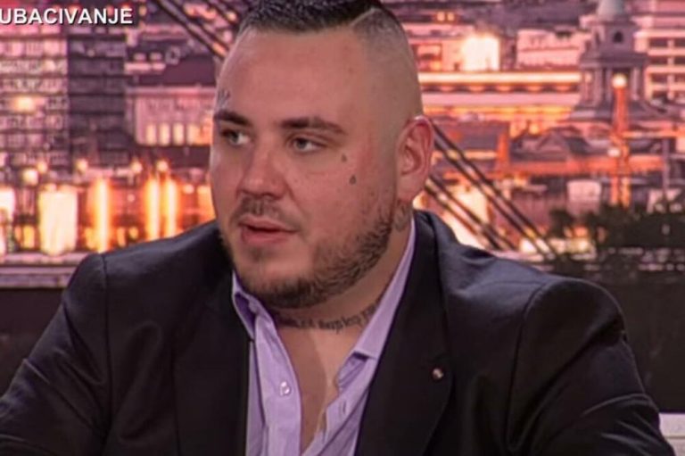 ISCURILA JEZIVA SVAĐA MITROVIĆA I CARA! Pale ozbiljne uvrede, isponižavali jedan drugog pred kamerama, “ZATVORIĆU TI OBA OKA”