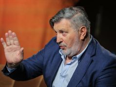 Pjevač smjestio majku u dom, a svu imovinu dao 20 GODINA MLAĐOJ ŽENI: “Volim je najviše na svijetu, sve što sam stekao sam njoj ostavio”