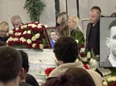 Duša puca od bola na sahrani: Majka Aleksandra Kodića ne može da pusti kovčeg (VIDEO)