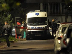 AUTOMOBIL SMRSKAN DO NEPREPOZNATLJIVOSTI Teška nesreća na putu između Beograda i Novog Sada: Povrijeđen mladić (FOTO)