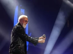 DINO MERLIN STVARNO IZNENADIO SA GOSTOM IZNENAĐENJA! Na binu izašla najveća balkanska zvijezda, publika vrištala iz petnih žila