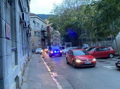 PLAĆENE UBICE/ Uhapšeni za ubistvo Šveđanina u Sarajevu dovedeni u prostorije MUP-a KS (Video)