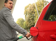 PIJAN NA BENZINSKOJ SJEO U POGREŠNO AUTO I ODVEZAO SE KUĆI