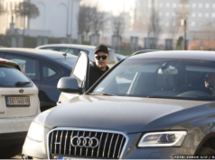 (PAPARACO) USLIKANA U CENTRU GRADA Marija Šerifović prvi put u javnosti nakon što je dobila bebu, izašla iz skupocenog automobila i evo šta je radila