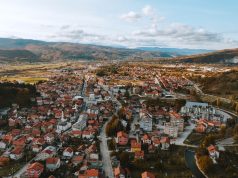 Još jedan grad koji je na “izdisaju” u BiH: Zatvoreni pekara, ćevabdžinica, butik. Neki od njih su bili i simboli grada