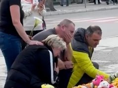 U ZAGRLJAJU, SLOMLJENI OD BOLA Potresna scena u centru Bora: Baka i deka ubijene Danke Ilić grcali u suzama dok su palili svijeće
