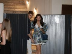 Kan se ne odvaja od nje: Ovo je Melinina i Harisova snajka, zablistala na žurci u kratkoj haljini s dubokim dekolteom
