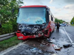 POGINUO VOZAČ, VIŠE OD 35 POVRIJEĐENIH! Detalji saobraćajne nesreće: Direktan sudar autobusa i automobila (FOTO, VIDEO)