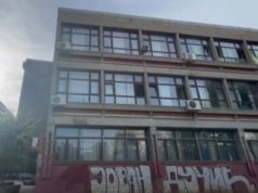 “ZAPAMTIĆEŠ ME, NE ZNAŠ TI KO SAM JA, POBIĆU TI PORODICU” Stravično nasilje u školi: Majka đaka tukla nastavnicu