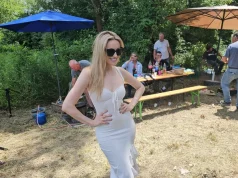 “Sestra mi kupuje haljine kod Kineza, što da plaćam 100 evra kad ima i za 2.000 dinara”: Otac Rade Manojlović napravio feštu u Četerežu, pjevačica slavila sa njima – evo šta je razlog