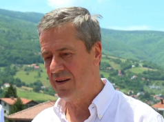Enes Begović održao prvi nastup nakon gubitka sina: Smogao snagu da izađe na binu, pa rekao: “Moje srce je…”