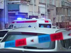 AUTO BEZ VOZAČA PREGAZIO DJEVOJKU?! Pa se zakucao u još 2 automobila, ljekari joj se bore za život