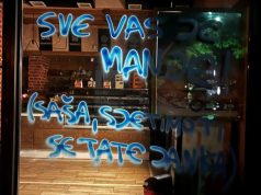 Na izlogu pekare “Manja” u Hrasnom ispisana poruka vlasniku