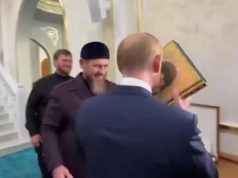 HOĆE LI GA DODIK SLIJEDITI? Putin poljubio Kur’an tokom posjete džamiji “Isaa, a.s.”