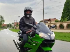 KAZALJKA NA MOTORU STALA NA 180! Detalji teške nesreće: Novosađanka se zakucala u motor, mladić podletio pod bager