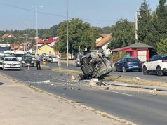 Haos u Tuzli: Automobil se prevrnuo, ima povrijeđenih