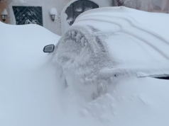 Austrija u šoku: Za manje od 24 sata palo više od metar snijega (VIDEO)