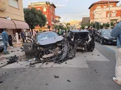 Objavljene JEZIVE fotografije “mercedesa” kojim je žena ubila 2 djevojčice na ekskurziji: Vozilo POTPUNO SMRSKANO, povrijeđeno 6 ljudi