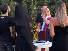 Ekskluzivno: Prve fotke sa vjenčanja Kaje Ostojić! Sa crnim velom i u vjenčanici stoji ispred matičara (FOTO)