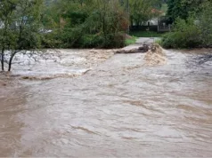 Vanredno stanje u Varešu: Potporni zid se obrušio na zgradu, stanari zarobljeni