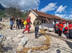 Dječak u ruševinama tražio prijatelja: “Ovdje mu je bila kuća, sada ne znam gdje je”